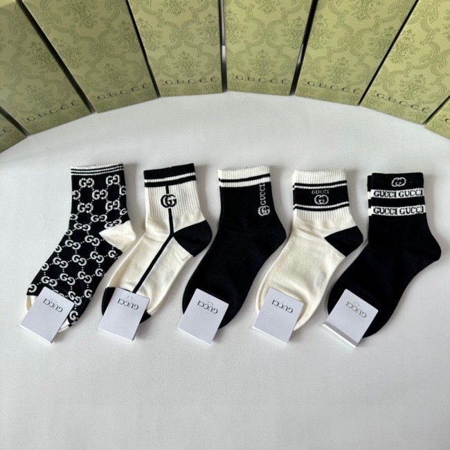 【限定】グッチ スーパーコピー ミドル丈スタッズソックス