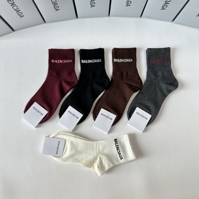 使い勝手良し バレンシアガ 激安通販 定番ミドル丈スタッズソックス
