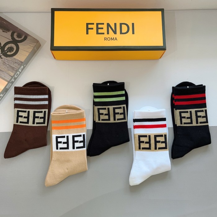 高品質 フェンディ コピー 定番のフェンティロングソックス