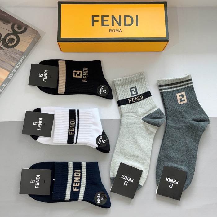 使い勝手良し フェンディ n級品 の新型中筒男性用靴下