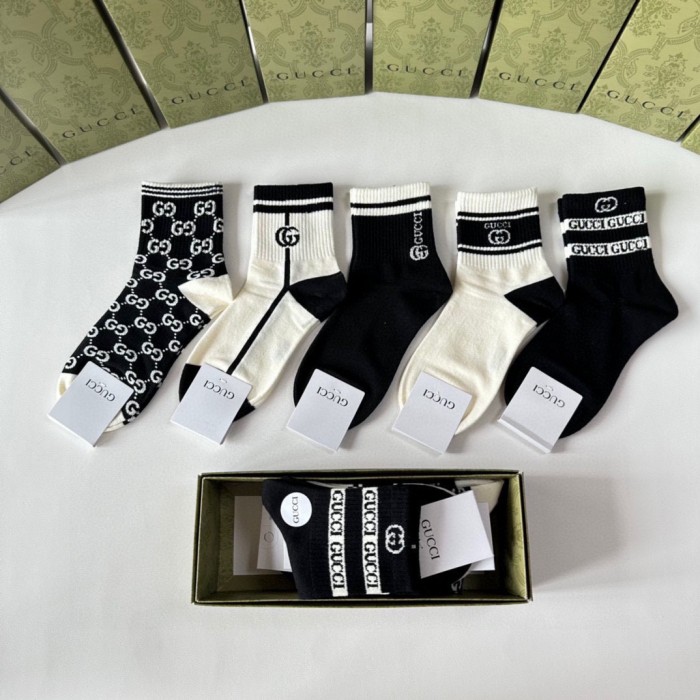 【限定】グッチ スーパーコピー ミドル丈スタッズソックス