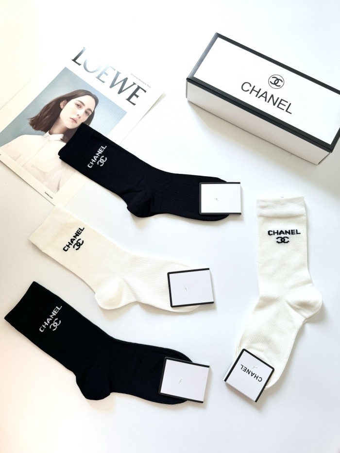 一目惚れ♪ シャネル n級品 クラシックダブルCアルファベットロゴコットンミッドソックスふくらはぎソックス