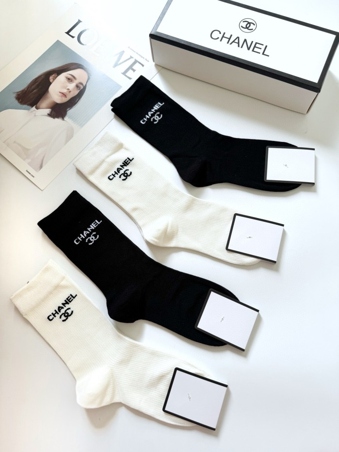一目惚れ♪ シャネル n級品 クラシックダブルCアルファベットロゴコットンミッドソックスふくらはぎソックス