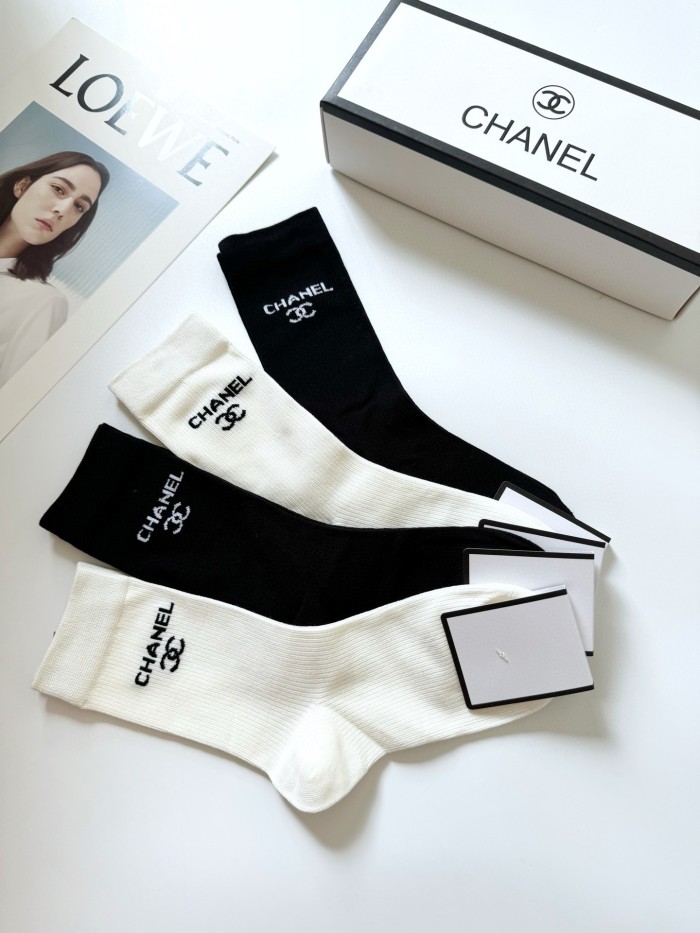 一目惚れ♪ シャネル n級品 クラシックダブルCアルファベットロゴコットンミッドソックスふくらはぎソックス