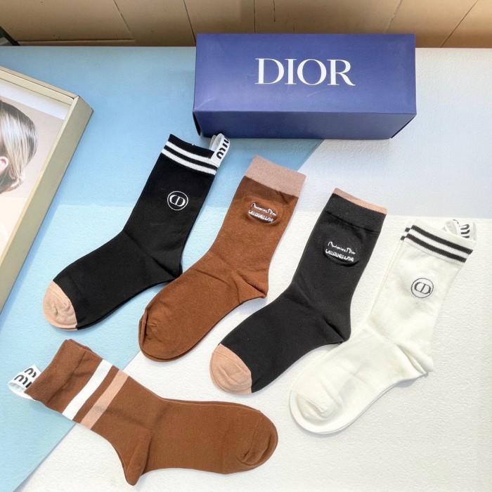 超奇跡の入荷☆ ディオール n級品 爆発するほど美しい欧米の大物ストッキング