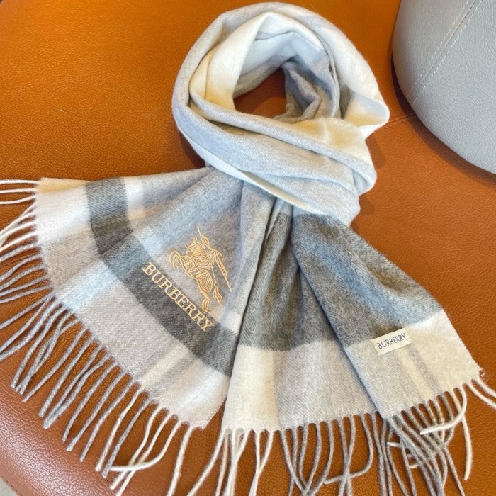 超奇跡の入荷☆ バーバリー 偽物通販 の定番刺繍戦馬カシミヤのマフラー