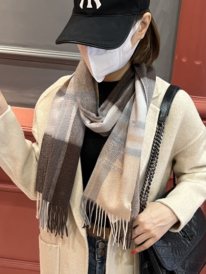 超奇跡の入荷☆ バーバリー コピー 定番カシミアチェックマフラー