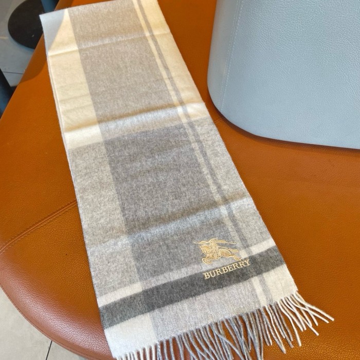 超奇跡の入荷☆ バーバリー 偽物通販 の定番刺繍戦馬カシミヤのマフラー