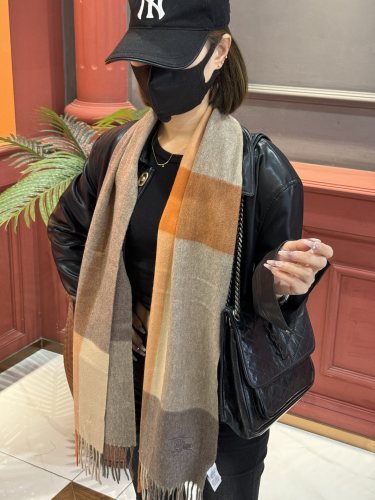 追跡付 バーバリー 偽物通販 定番カシミアチェックマフラー