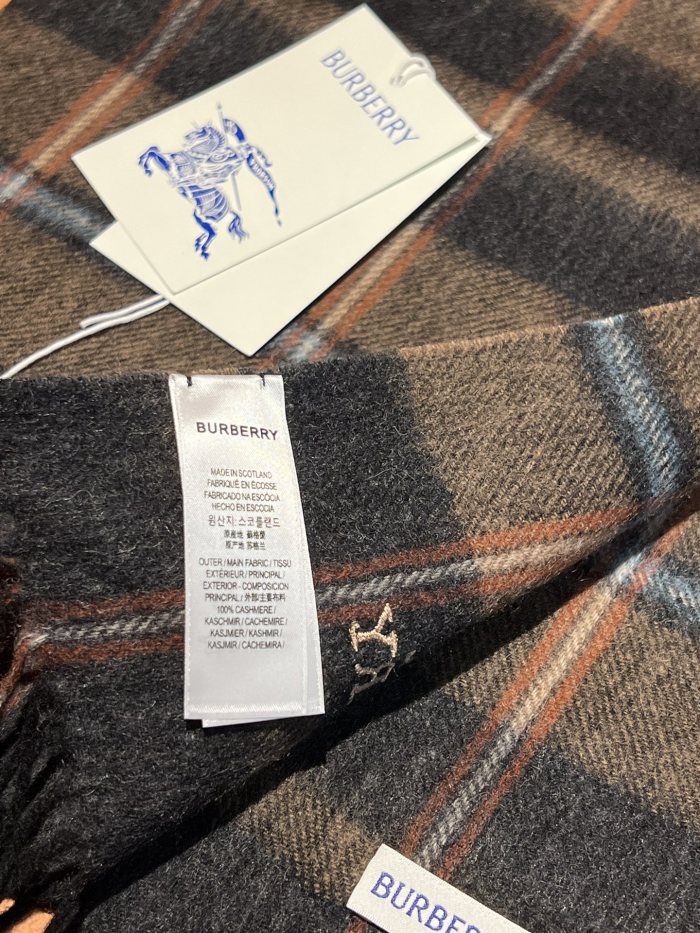 入手困難 バーバリー n級品 カップル用マフラー