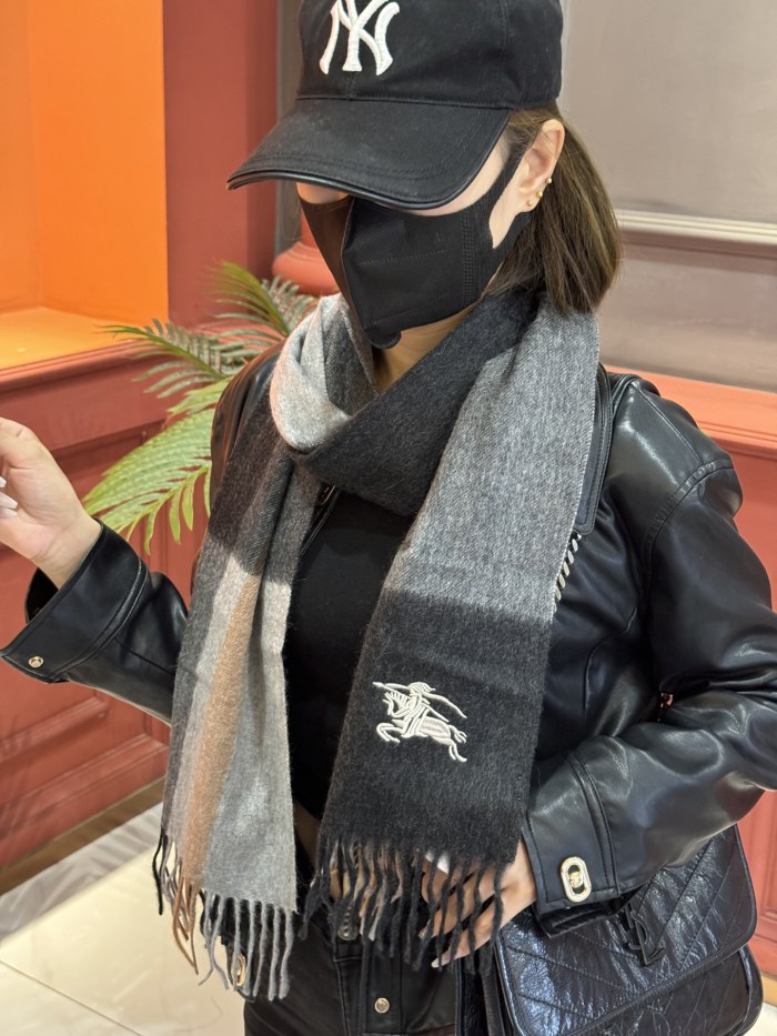 新作 バーバリー 激安通販 定番カシミアチェックマフラー