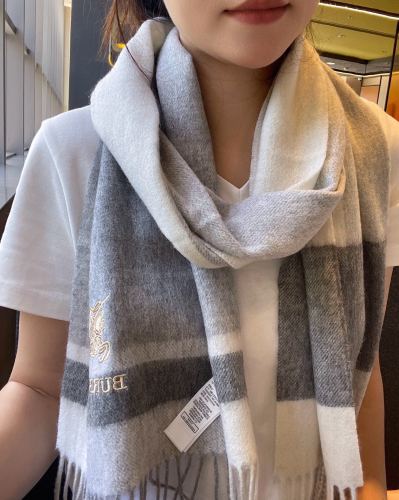 超奇跡の入荷☆ バーバリー 偽物通販 の定番刺繍戦馬カシミヤのマフラー