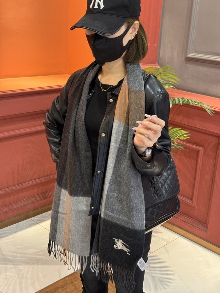 新作 バーバリー 激安通販 定番カシミアチェックマフラー