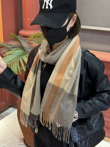 追跡付 バーバリー 偽物通販 定番カシミアチェックマフラー
