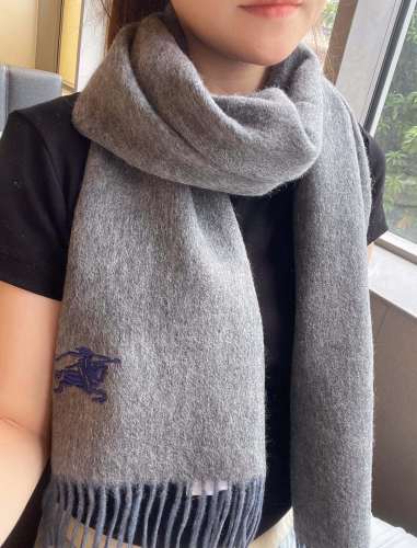 【話題商品！】バーバリー n級品 カシミヤのマフラー