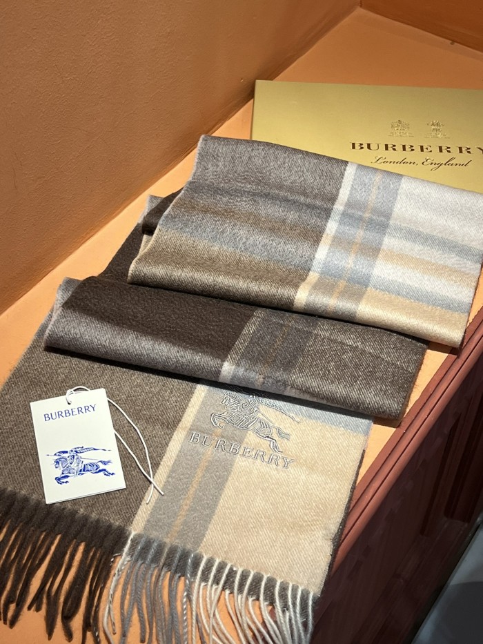 超奇跡の入荷☆ バーバリー コピー 定番カシミアチェックマフラー