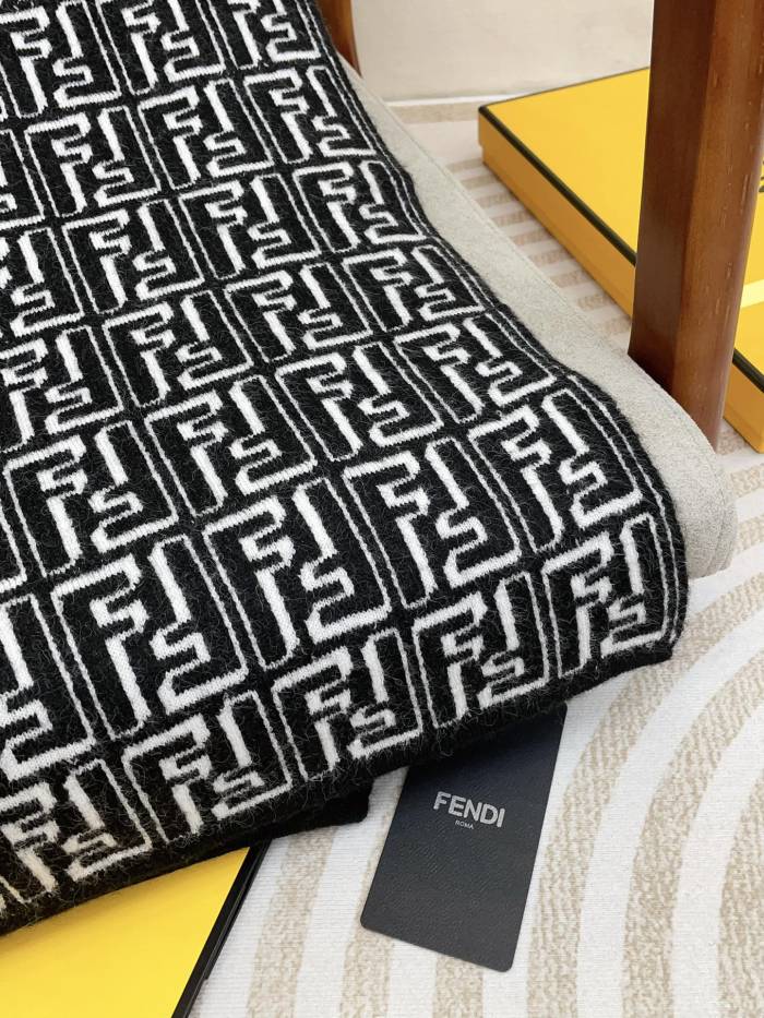 日本未入荷 フェンティ コピー メンズマフラー