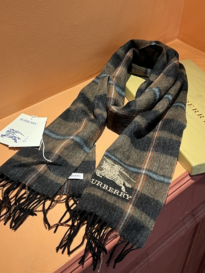 入手困難 バーバリー n級品 カップル用マフラー