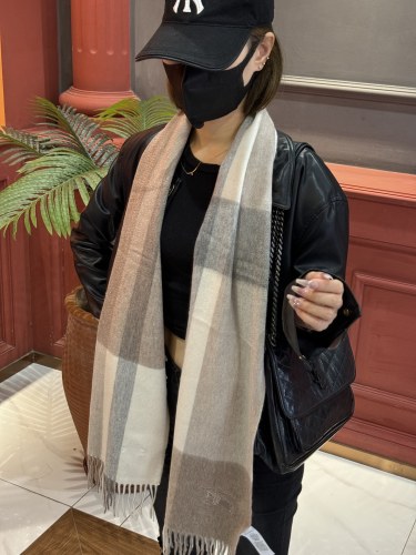 【話題商品！】バーバリー 激安偽物 カップルカシミヤマフラー