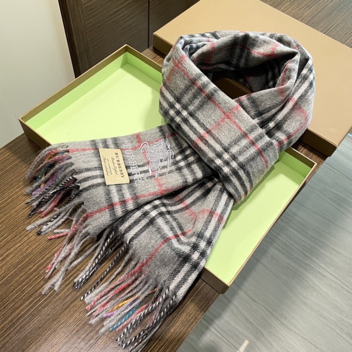 超奇跡の入荷☆ バーバリー n級品 カップルモデルマフラー
