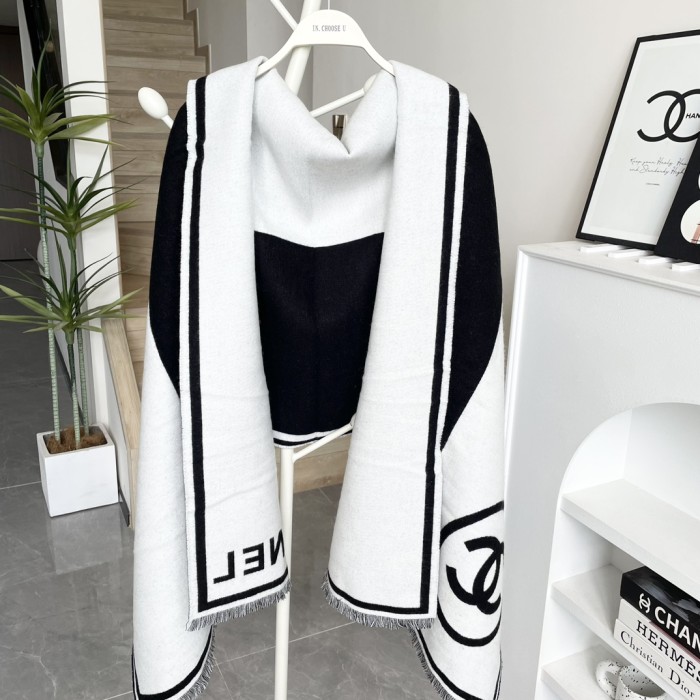 使い勝手良し シャネル スーパーコピー 白黒対称両面ビッグストール
