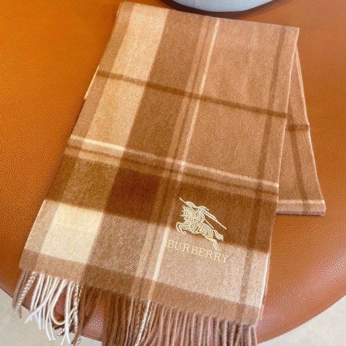 累積売上総額第１位！バーバリー 激安偽物 の定番刺繍戦馬マフラー