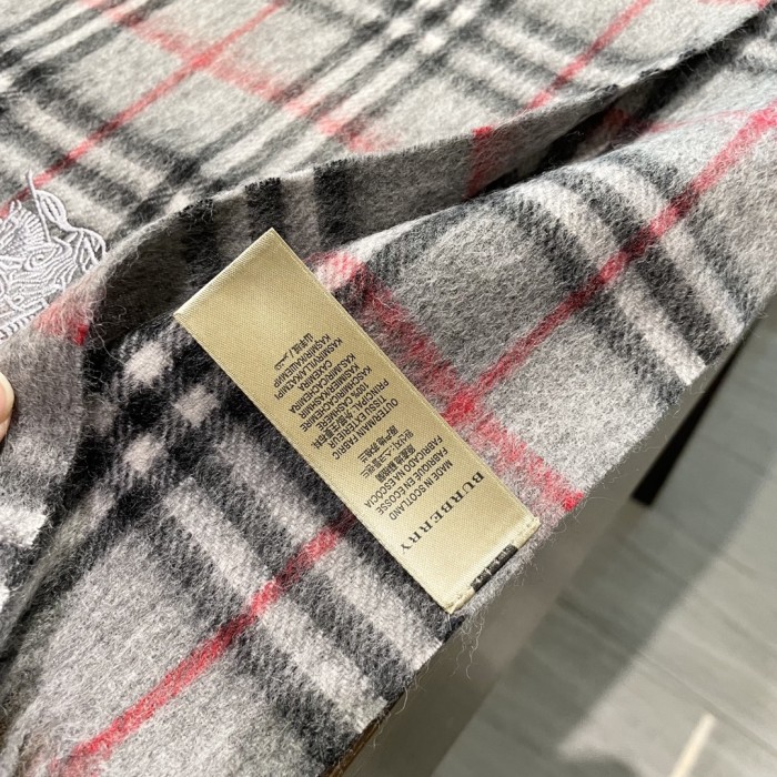 超奇跡の入荷☆ バーバリー n級品 カップルモデルマフラー
