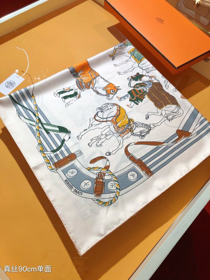 日本未入荷 エルメス コピーおすすめ 双面同色ベルベットスカーフ