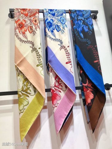累積売上総額第１位！ グッチ n級品 140 cmベルベットスカーフ