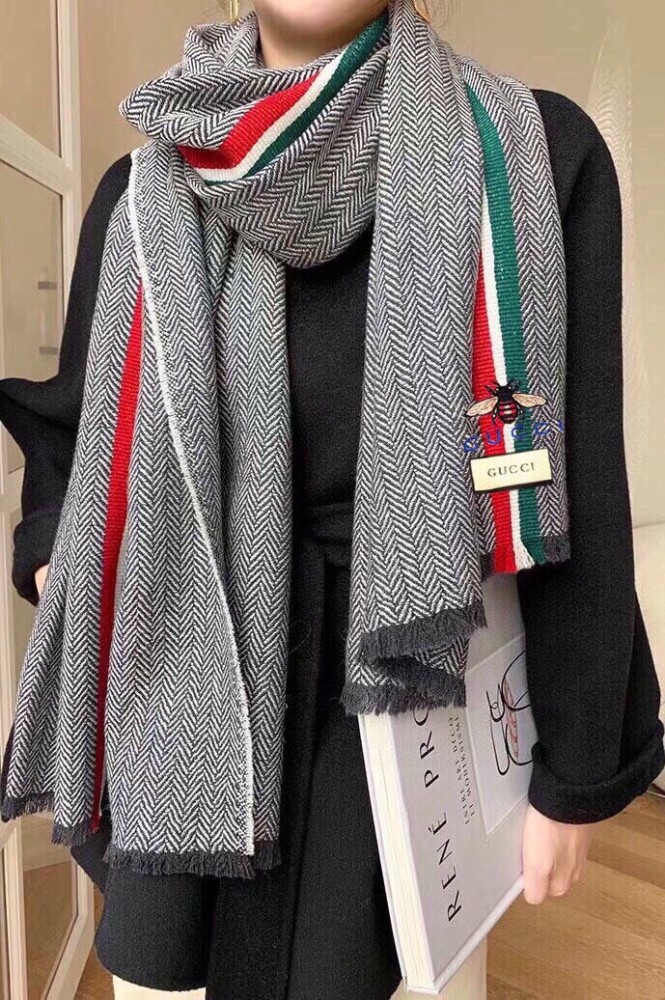 日本未入荷 グッチ 激安偽物 ミツバチの人字柄カラーウールマフラー