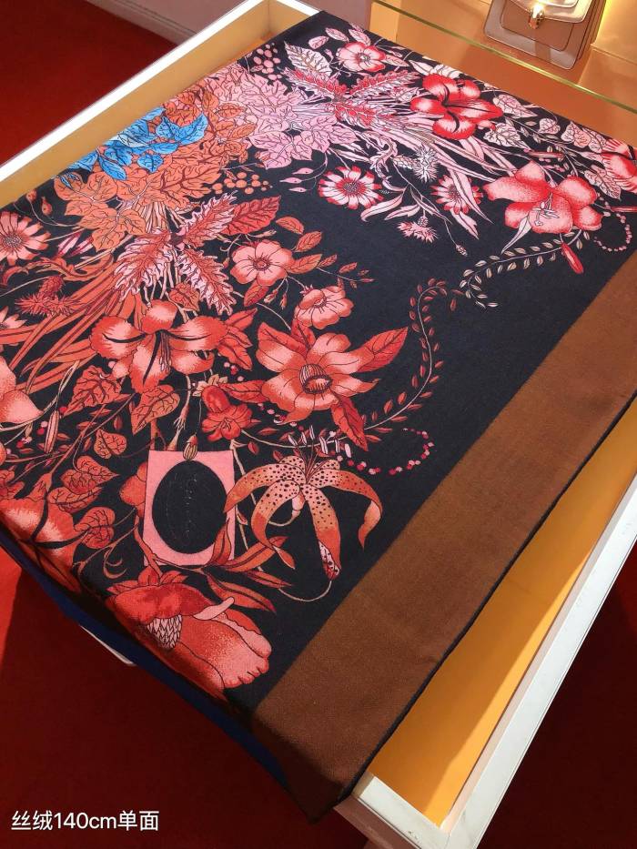 一目惚れ♪ グッチ 激安偽物 140 cmベルベットスカーフ