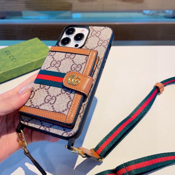 【限定】グッチ スーパーコピー バッグ原皮シリーズ携帯ケース2つの穴に肩紐を斜め掛