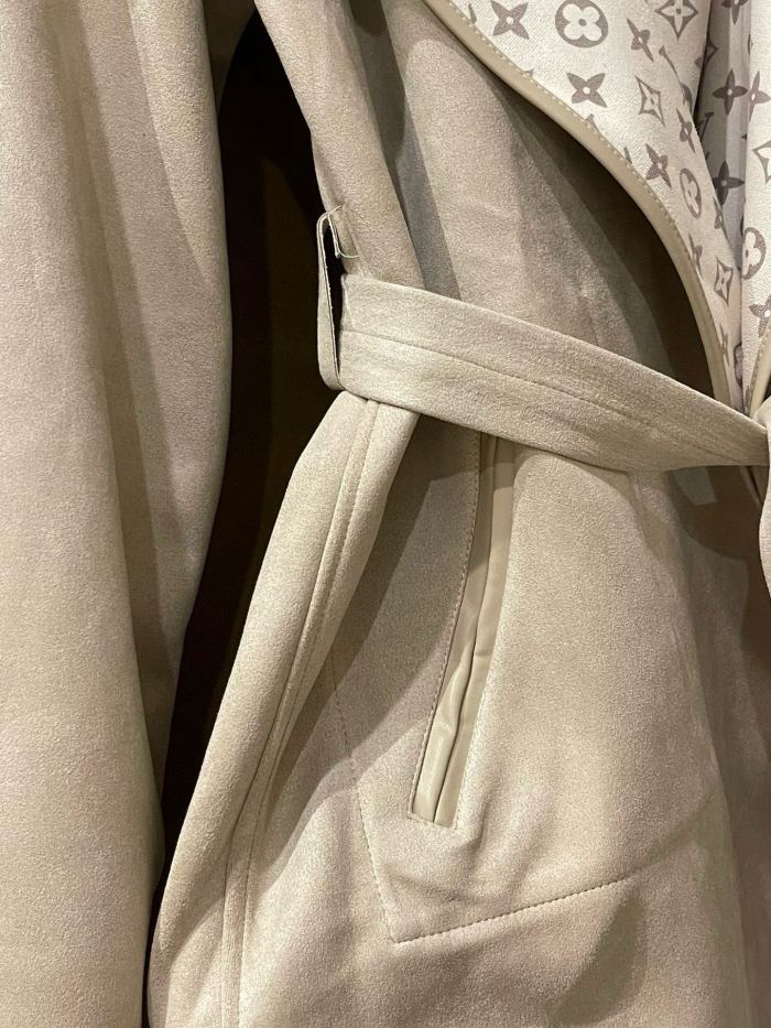 【限定】ルイヴィトン 偽物通販 Louis Vuitton には老花のアルファベットプリントスエード