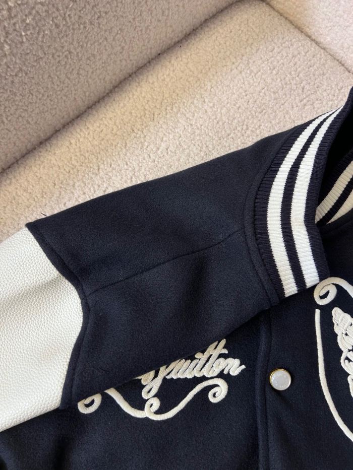 新作 ルイヴィトン 偽物通販 2024秋冬新作ロバの家LVサザエ刺繍小羊毛野球服ジャケット
