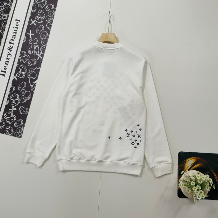 日本未入荷 ルイヴィトン 激安偽物 カラフル刺繍ラウンドネックパーカー2色