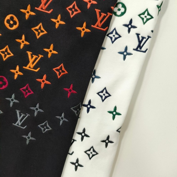 日本未入荷 ルイヴィトン 激安偽物 カラフル刺繍ラウンドネックパーカー2色