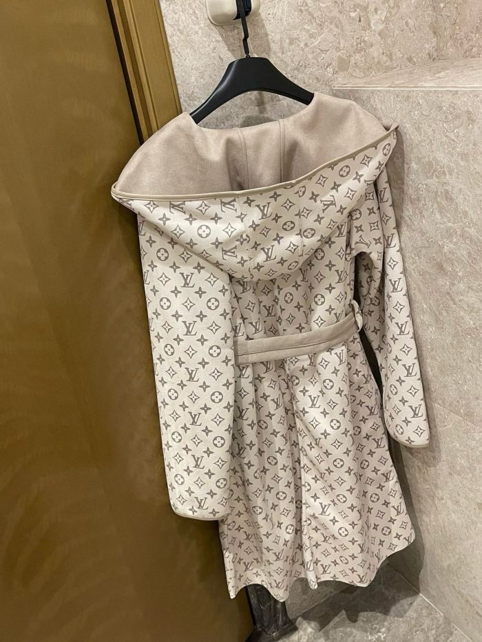 【限定】ルイヴィトン 偽物通販 Louis Vuitton には老花のアルファベットプリントスエード