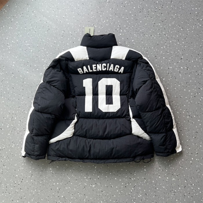 【話題商品！】バレンシアガ 偽物通販 ​ジョイントサッカーコットンコート