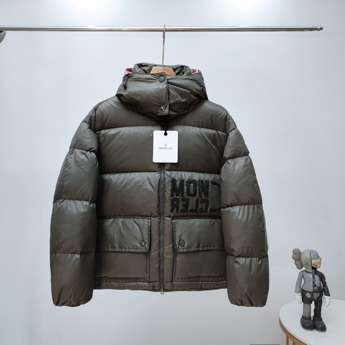 一目惚れ♪ モンクレール n級品 MONCLERの秋冬のぶつかり色ショートキャップダウンパンダウンジャケット3色
