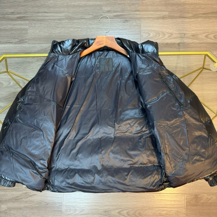 超奇跡の入荷☆ モンクレール コピーおすすめ MONCLERロゴジップダウンジャケット