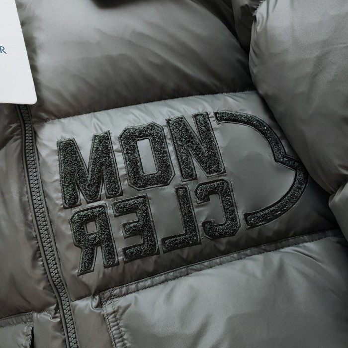一目惚れ♪ モンクレール n級品 MONCLERの秋冬のぶつかり色ショートキャップダウンパンダウンジャケット3色
