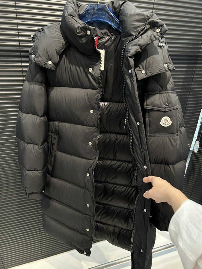 累積売上総額第１位！モンクレール コピー MONCLER男女同じビロードのロングダウンジャケット