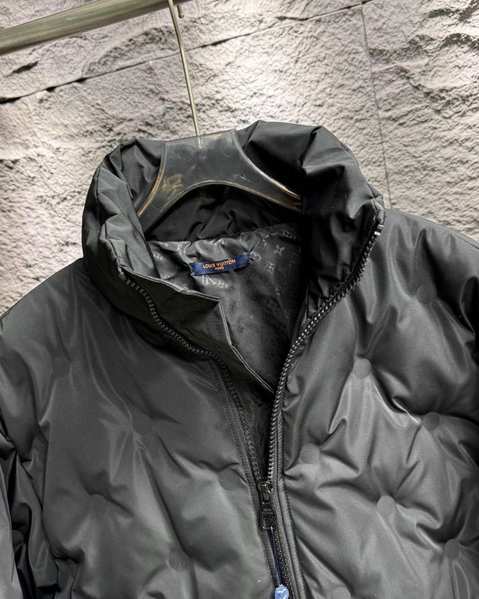 超奇跡の入荷☆ ルイヴィトン n級品 24SSエンボスダウンジャケット