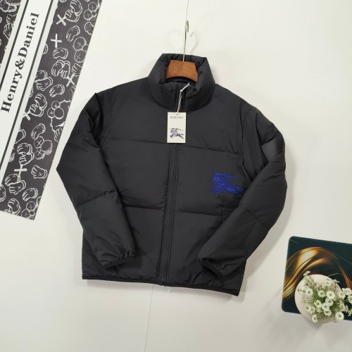 使い勝手良し バーバリー スーパーコピー 青い戦馬刺繍柄肩皮マークはスタンドカラーのダウンジャケット
