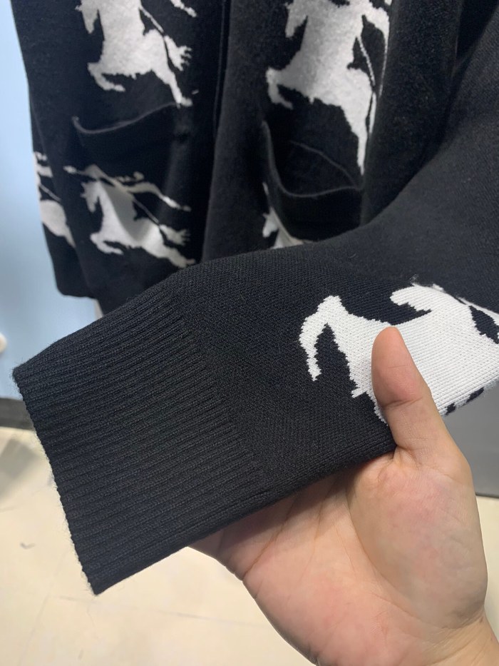 超奇跡の入荷☆ バーバリー 激安通販 馬術騎士ロゴジャカードシルクコットン混紡カーディガン