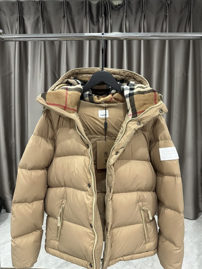 超奇跡の入荷☆ バーバリー 偽物通販 取り外し可能ダウンジャケット