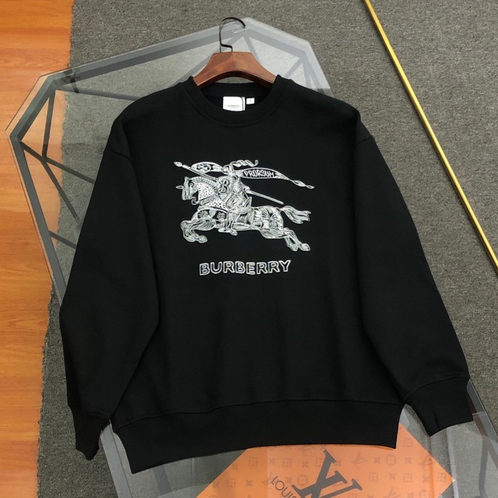 超奇跡の入荷☆ バーバリー スーパーコピー 軍馬ロゴを刺繍した丸首の衛衣