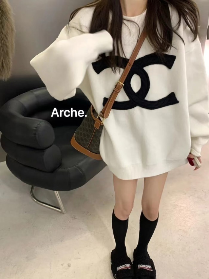 ★超人気 シャネル スーパーコピー ツイード編みビッグロゴラウンドネック厚手セーター