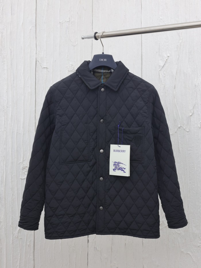 日本未入荷 バーバリー コピーおすすめ 24 fwレトロチェックポケットロゴひし形キルティング両面コットンコート