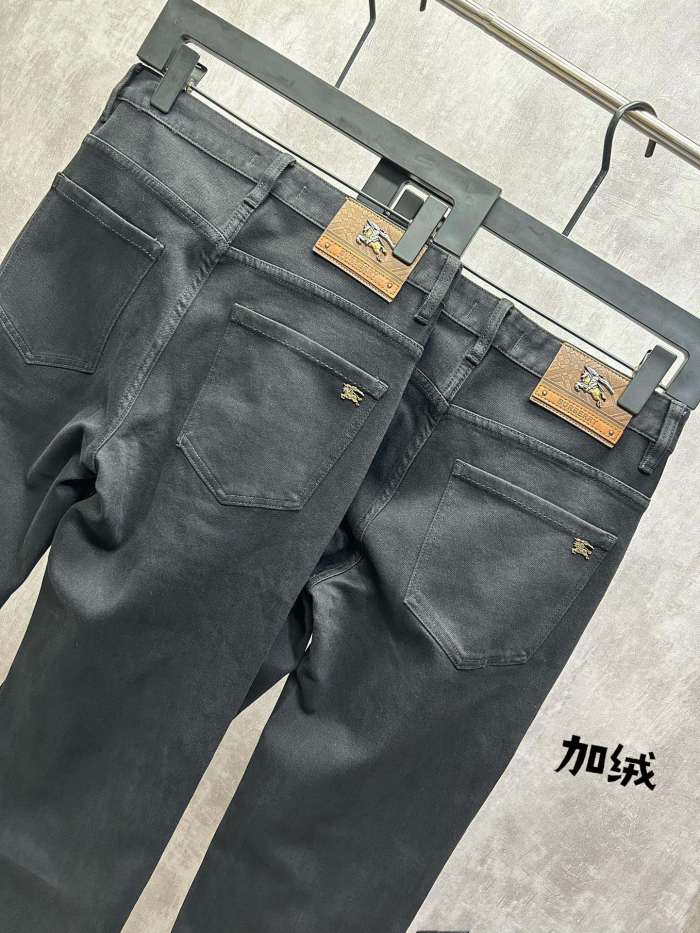 入手困難 バーバリー n級品 カジュアルジーンズをビジネスストレートに刺す